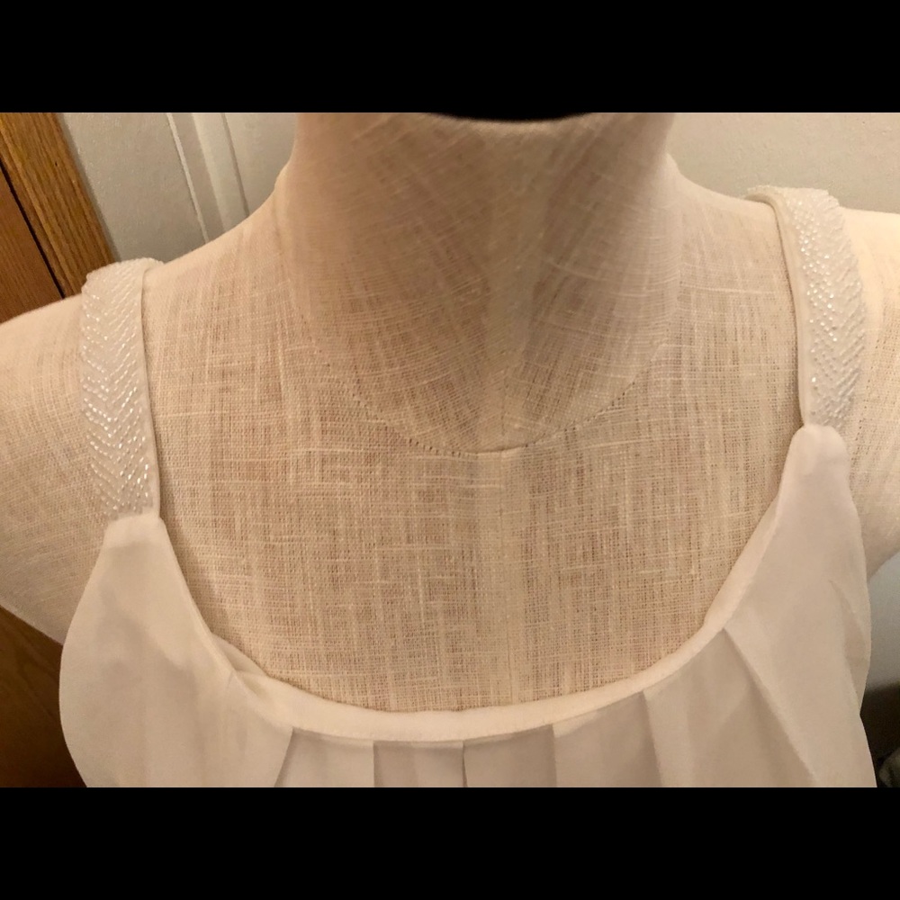 Beautiful Top - Picture 2 of 5